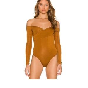 Superdown Emma  off the shoulder bodysuit